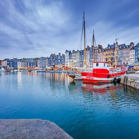 Maison Familiale Terrasse Jacuzzi Parking Gratuit 20personnes 10min D'honfleur 3* Équemauville