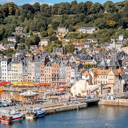 Maison Familiale Terrasse Jacuzzi Parking Gratuit 20personnes 10min D'honfleur